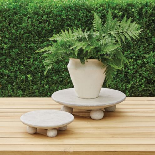 Pedra Riser Handmade Stone-Resin Plant Stand with Ball Feet