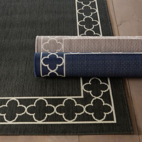 SK Classic Quatrefoil Indoor Outdoor Rug with Polypropylene