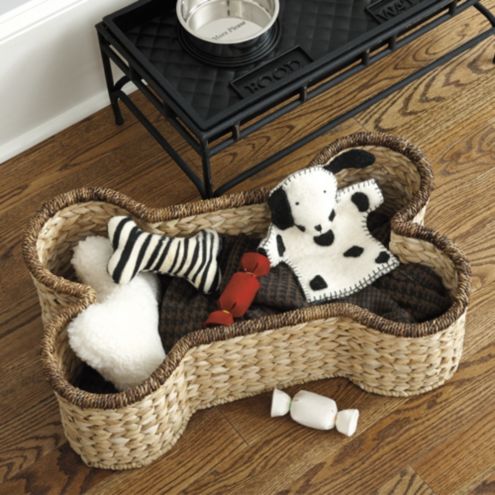 Dog shaped outlet basket