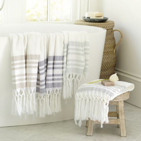 Bathroom Towel Designs : Target Towel for Bathroom - Style and Efficiency - HomesFeed / When it involves cabinet designs, sizes, setups, and materials, options are nearly countless.discover how you can make best use of storage and take advantage of every inch of space with these awesome bathroom cabinet organization ideas.