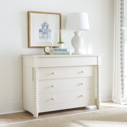 white three drawer dresser Oxford Baby Briella 3 you can complement with interior accessories from the SKUBB series Max & Lily 3 Drawer
